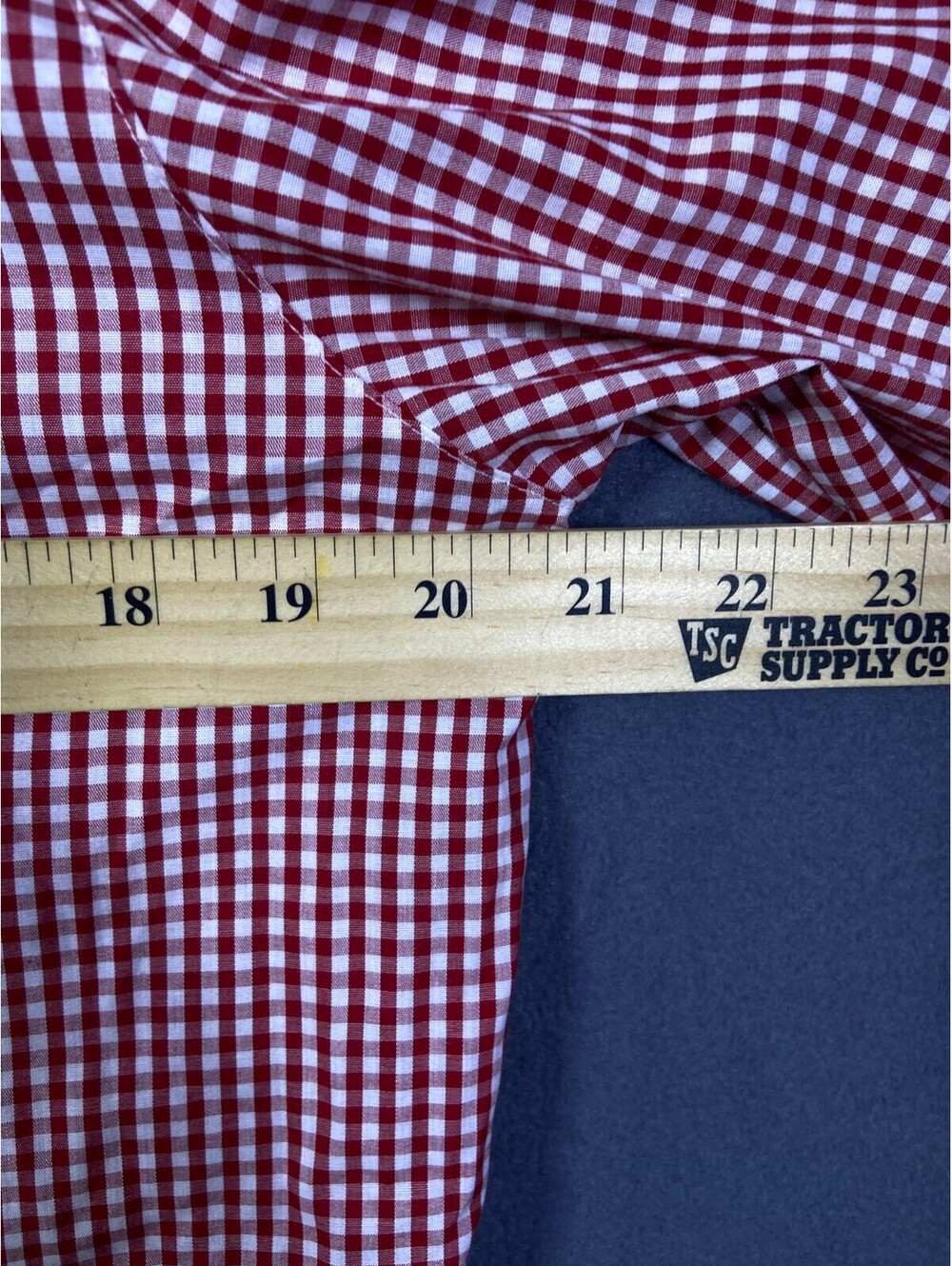 Orvis Red Gingham Check Carefree LS Button Up Size 10 M 21x27 Hiking Outdoors - Picture 4 of 7